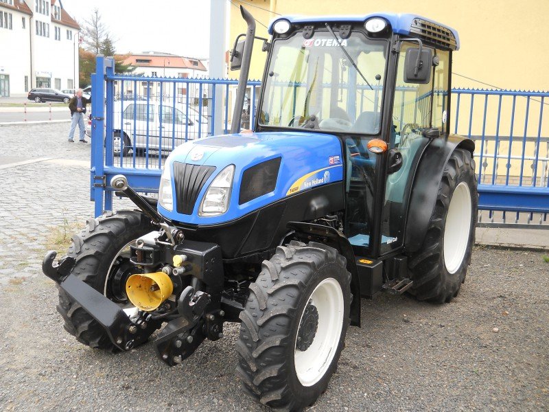 New Holland T4050F Orchard tractor - technikboerse.com