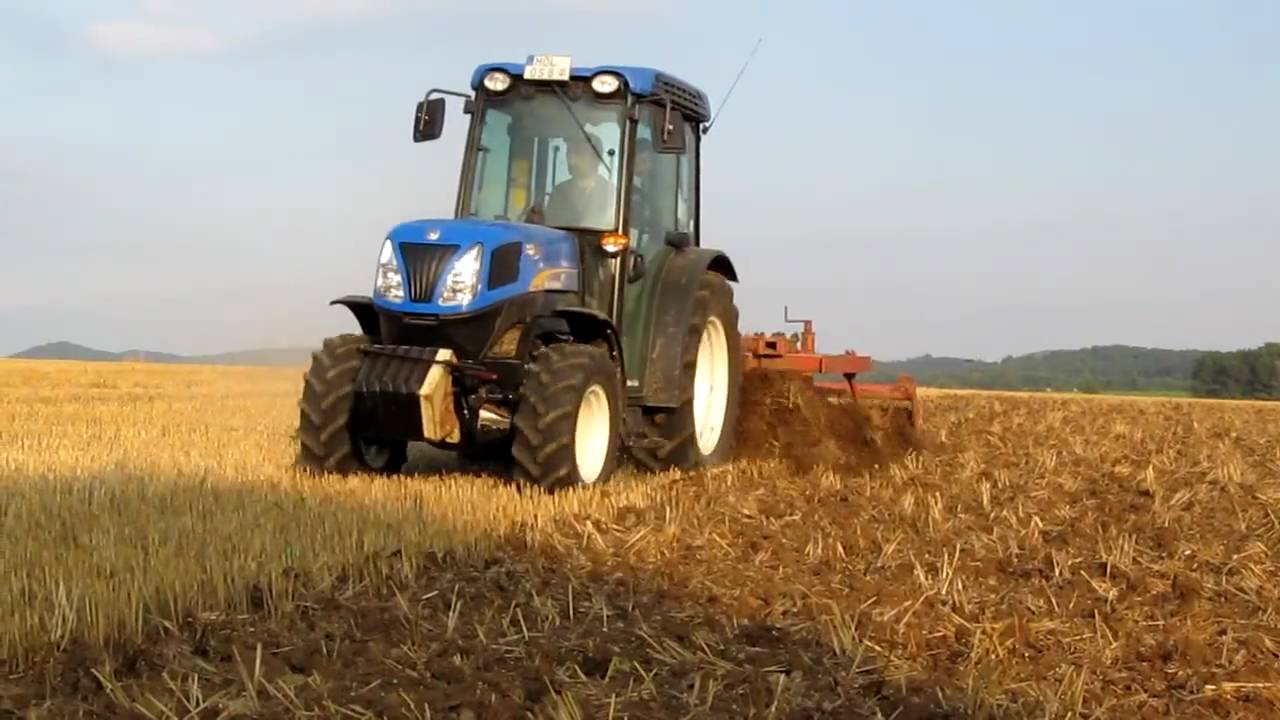 New Holland T 4040 V am Grubbern - YouTube