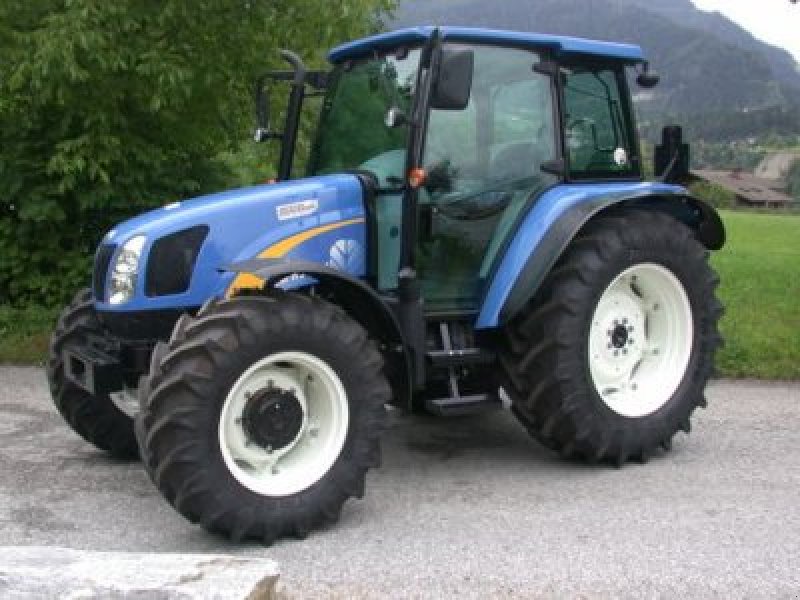 New Holland T5040 Tractor - technikboerse.com