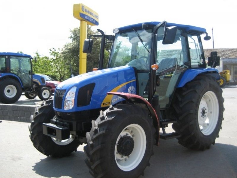 New Holland T5070 Tractor - technikboerse.com