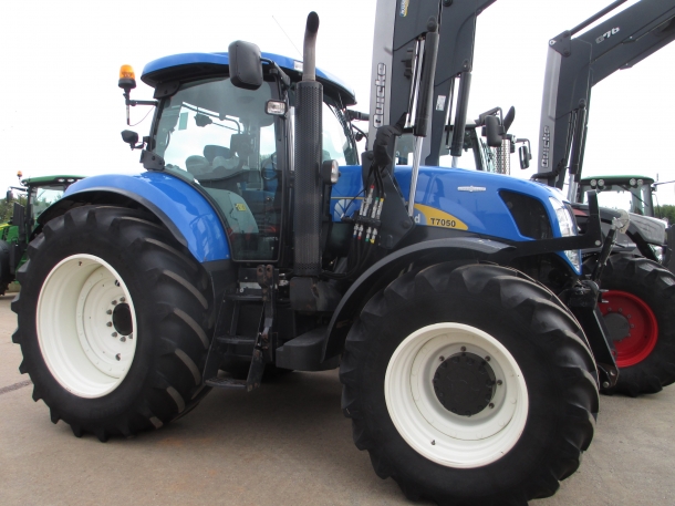 New Holland T7050, 07/2010, 1,950 hrs | Parris Tractors Ltd