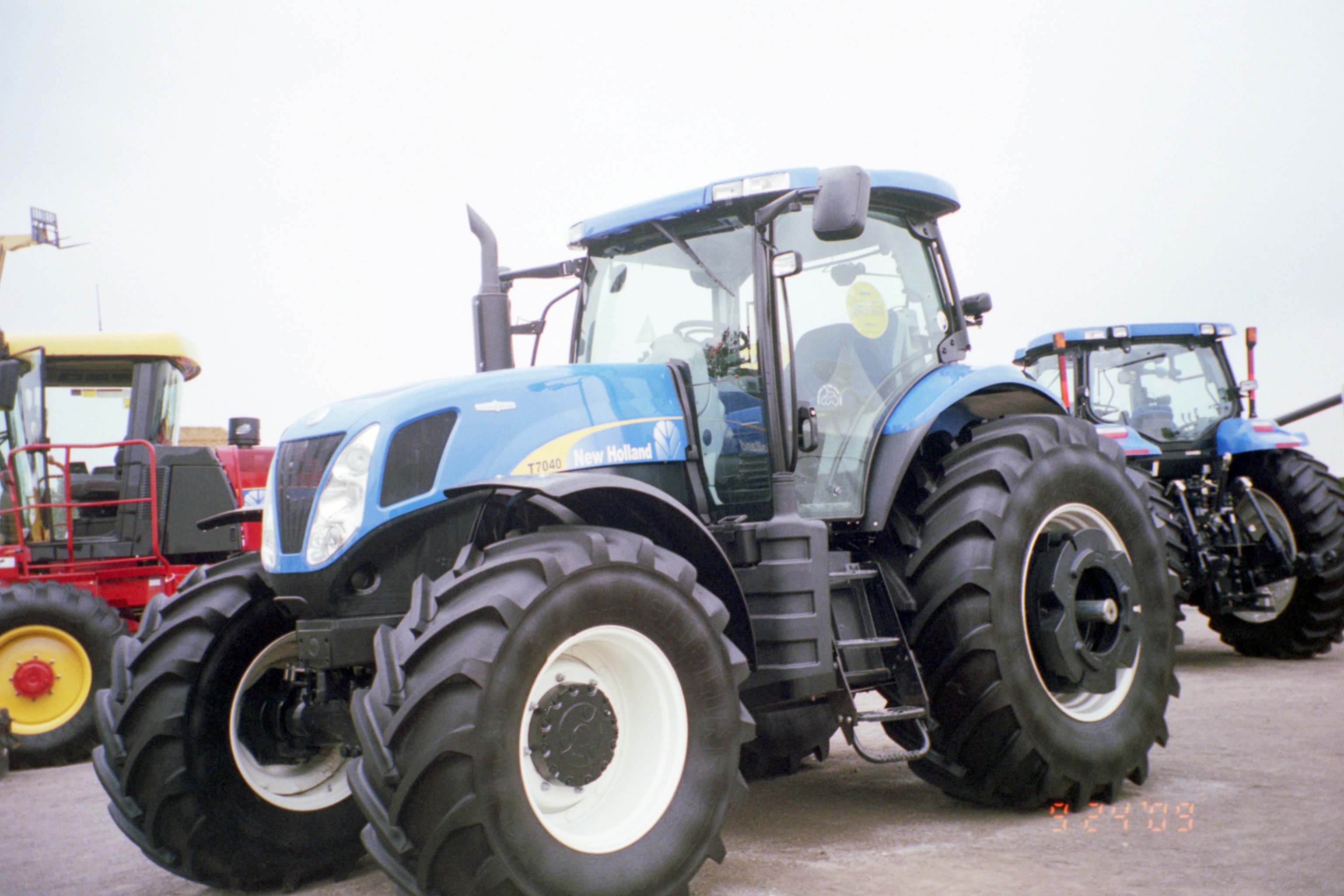 New Holland T7060 tractor | New Holland farm equipment | Pinterest