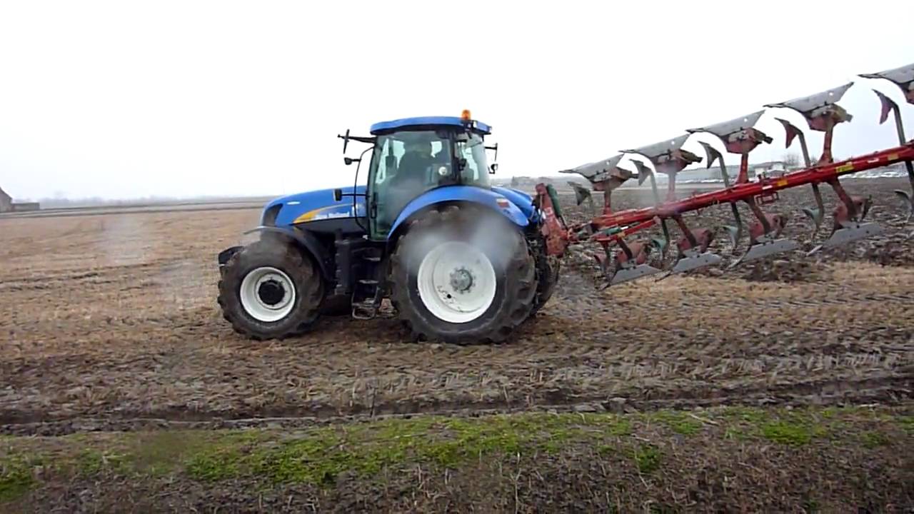NEW HOLLAND T7070 Auto Command - YouTube