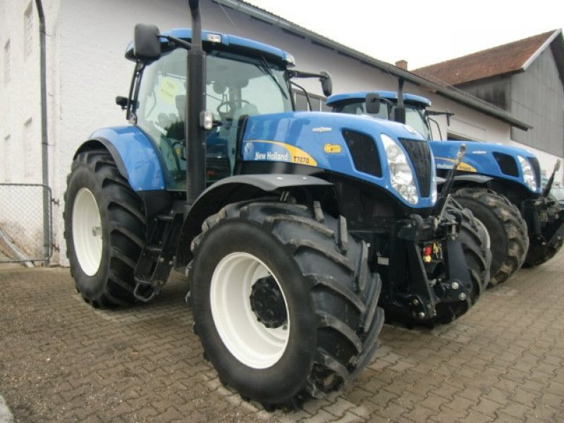 New Holland T7070 AC Tractor - technikboerse.com