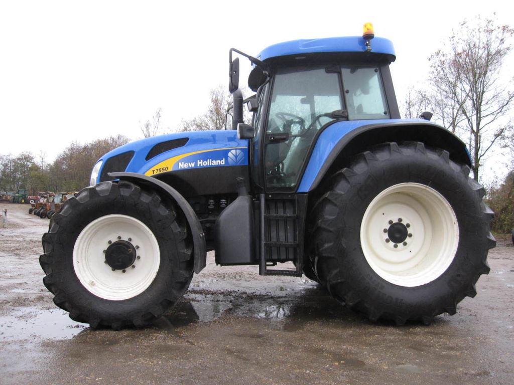 New Holland T7550 for sale. Retrade offers used machines, vehicles ...