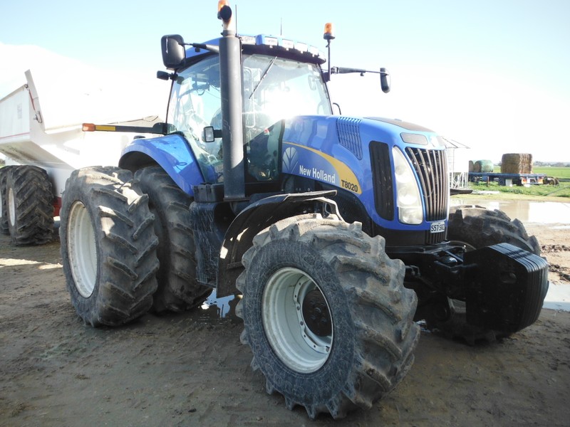 Home Used Machines Tractors NEW HOLLAND T8020, 2009