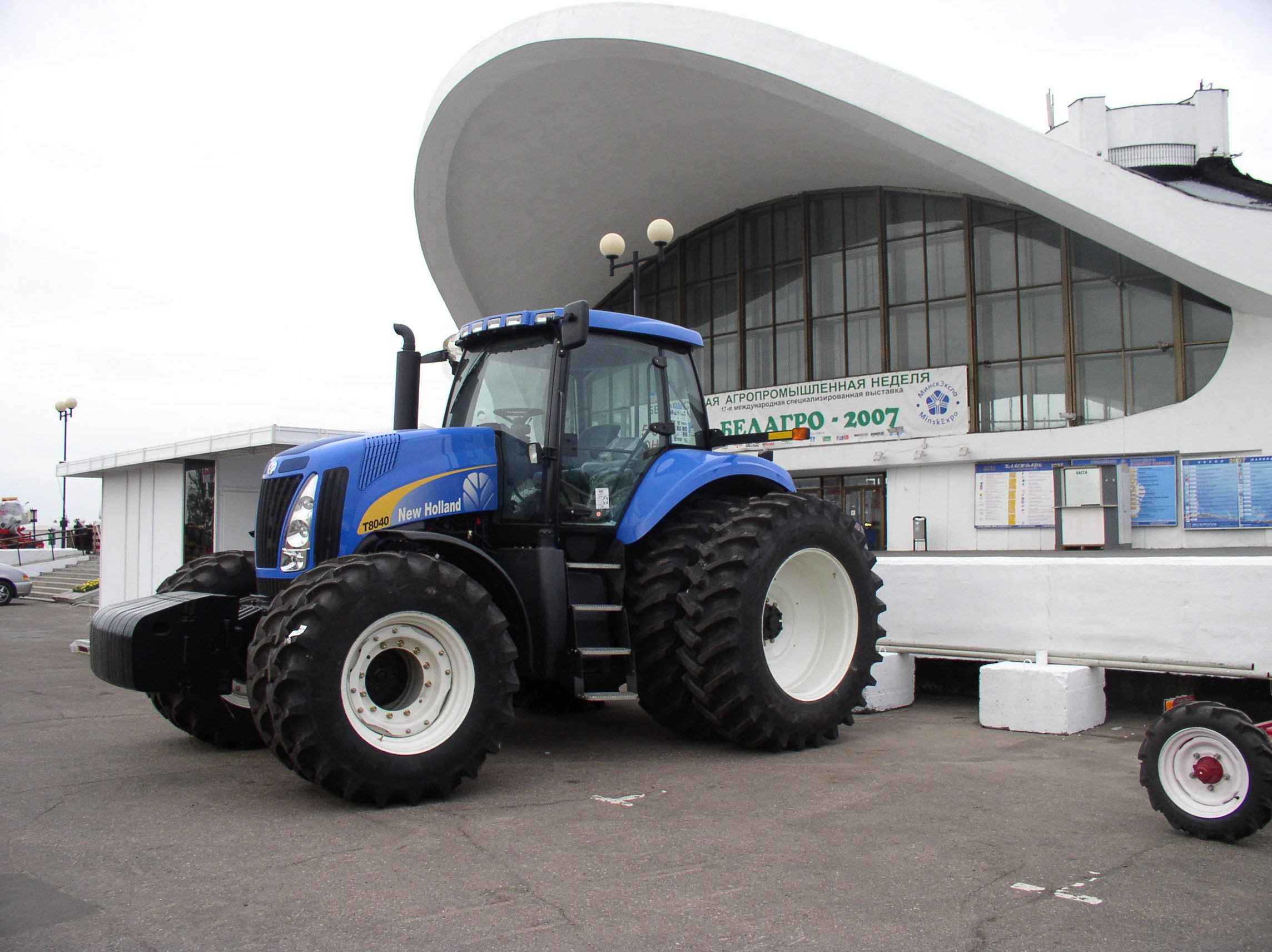 Description Belarus-Minsk-Agriculture Expo-New Holland T8040.jpg