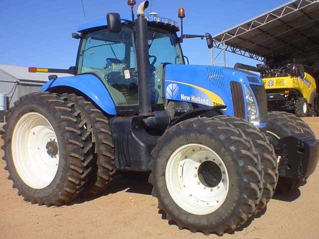 New Holland T8050 FWA Tractor, 4100 hours, 2009 model, 325hp, Trimble ...