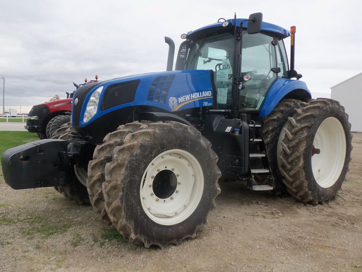 New Holland T8330 with front duals