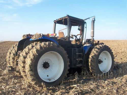 Salvaged 2008 New Holland T9020 tractor for used parts | EQ-18308 ...