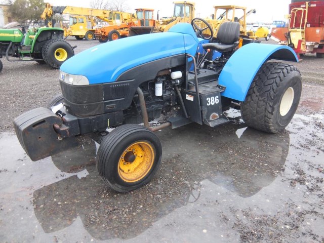Lot # : 519 - New Holland TB120 Wheel Tractor