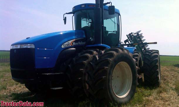 New Holland TJ380 Photo courtesy of Midwest Machinery