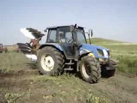 New Holland TL100A pluging - YouTube