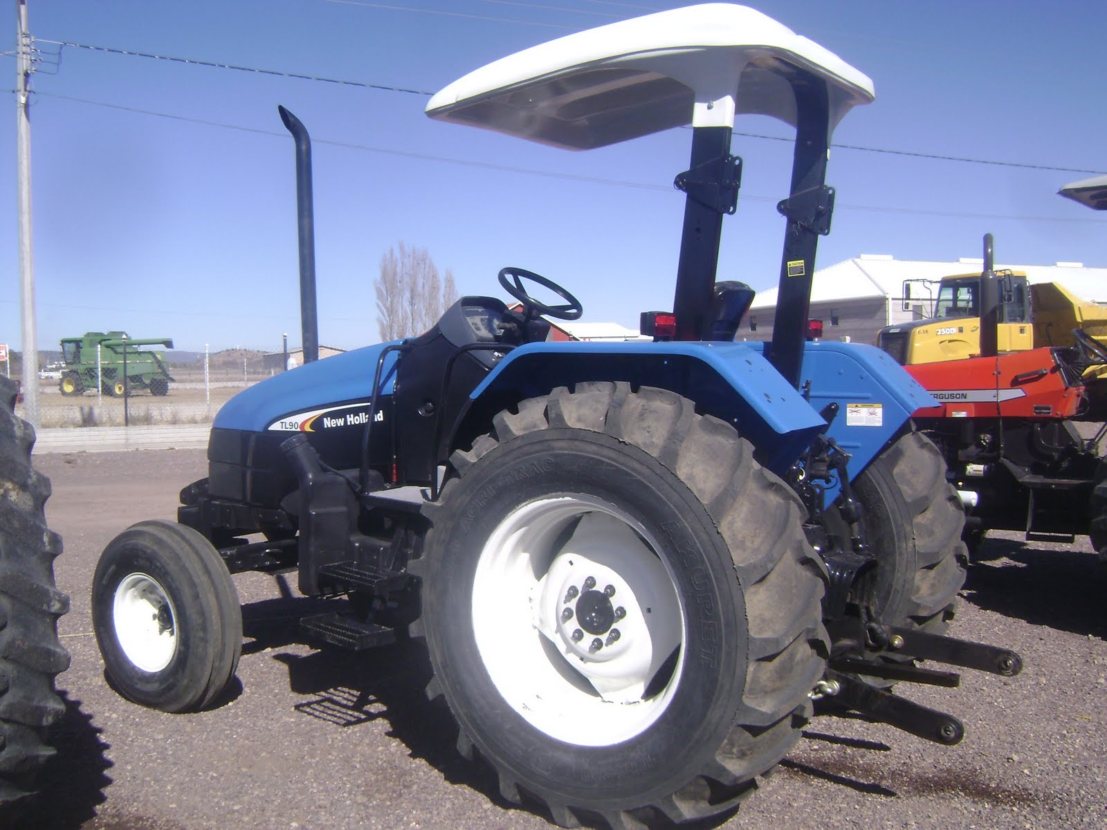 ... INDUSTRIAL: Tractor New Holland TL90 $19000 Dlls. 2007, 2211 Horas