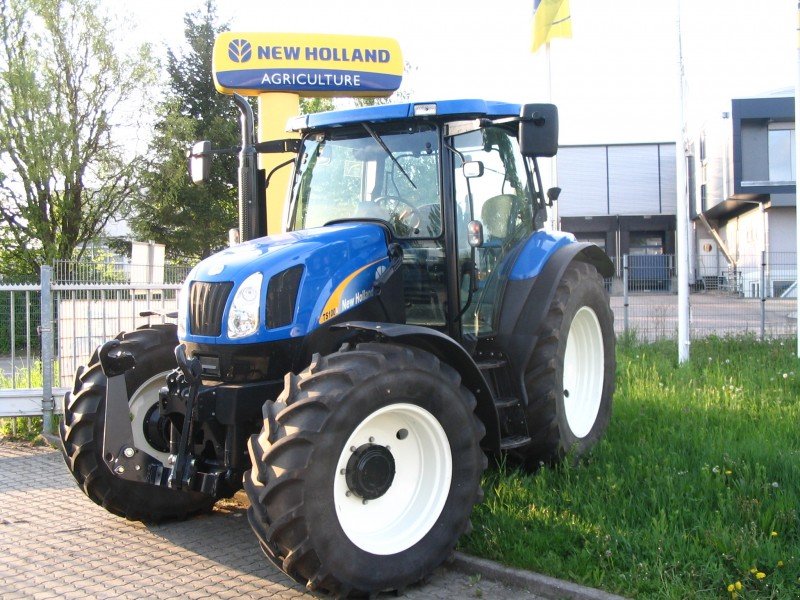 New Holland TS100A Tractor - technikboerse.com