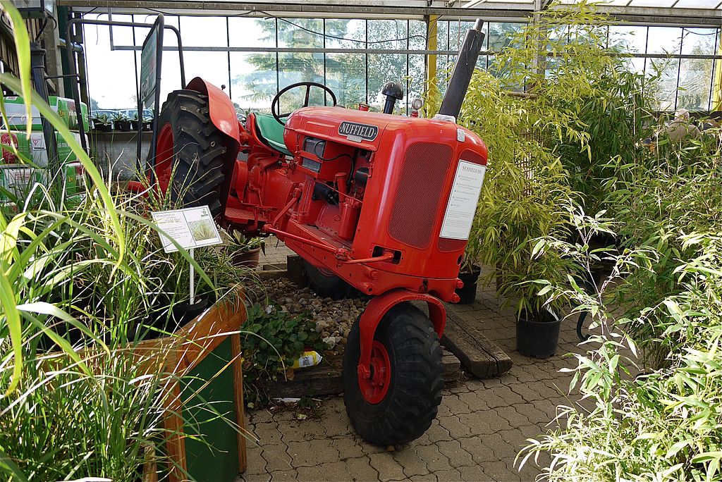 File:Nuffield M4 Universal tractor at Baytrees Garden Centre - Flickr ...