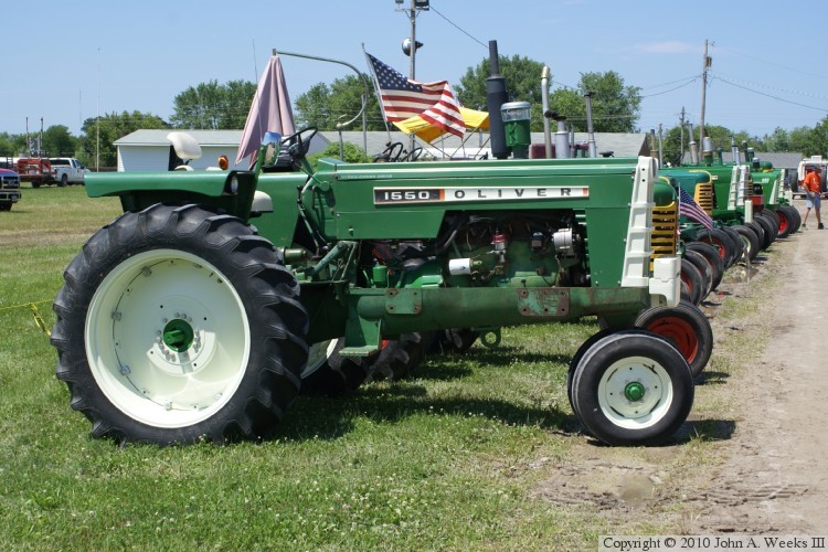 Oliver 50-Series Tractors 1964-1969 — 1550