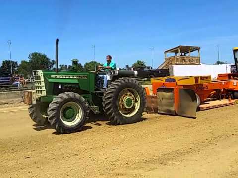 Oliver 2155 pulling at Warren county fair 2015 - YouTube