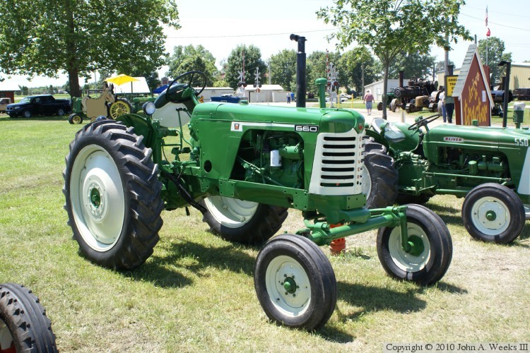 Oliver 3-Digit Tractors 1958-1975 — Oliver 660