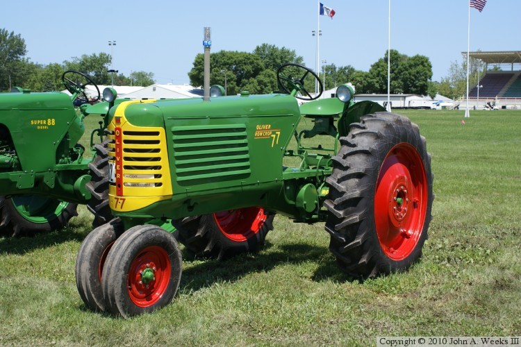 Oliver Fleetline Tractors 1947-1954 — Oliver 77