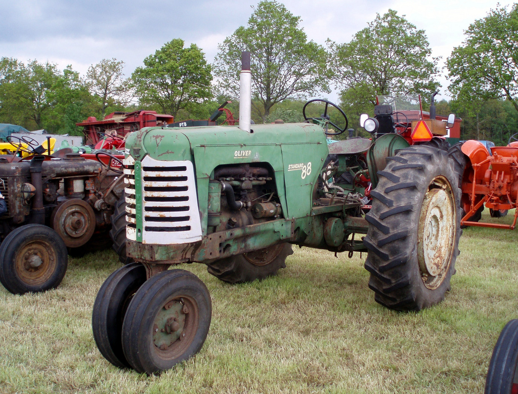 Oliver Standard 88 tractor | David van Mill | Flickr