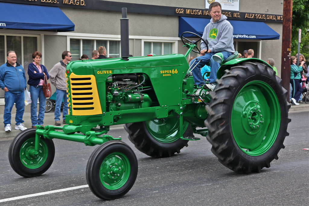 WWF Puyallup Parade Oliver Super 66 Diesel Tractor IMG_714… | Flickr