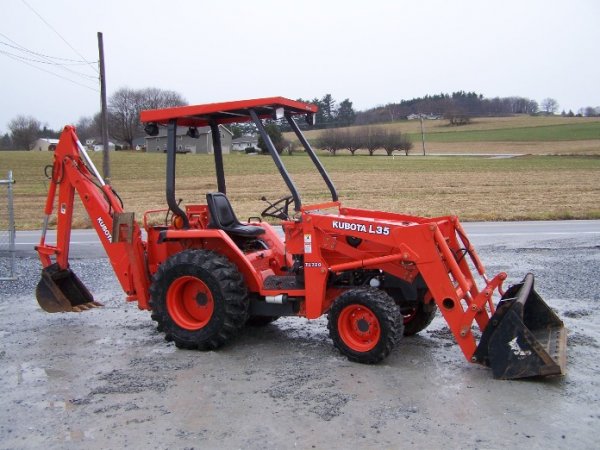 172: Kubota L35 4x4 Compact Tractor Loader Backhoe : Lot 172