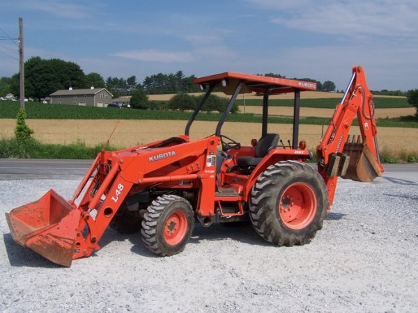 137: Kubota L48 Tractor Loader Backhoe, 98 Hrs : Lot 137