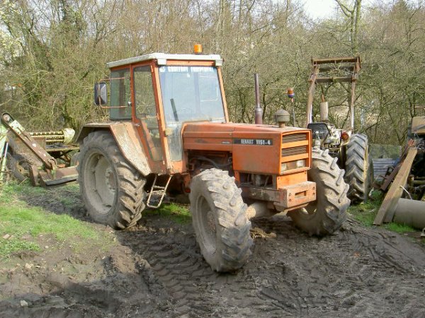 renault 1151 - tracteur agricole