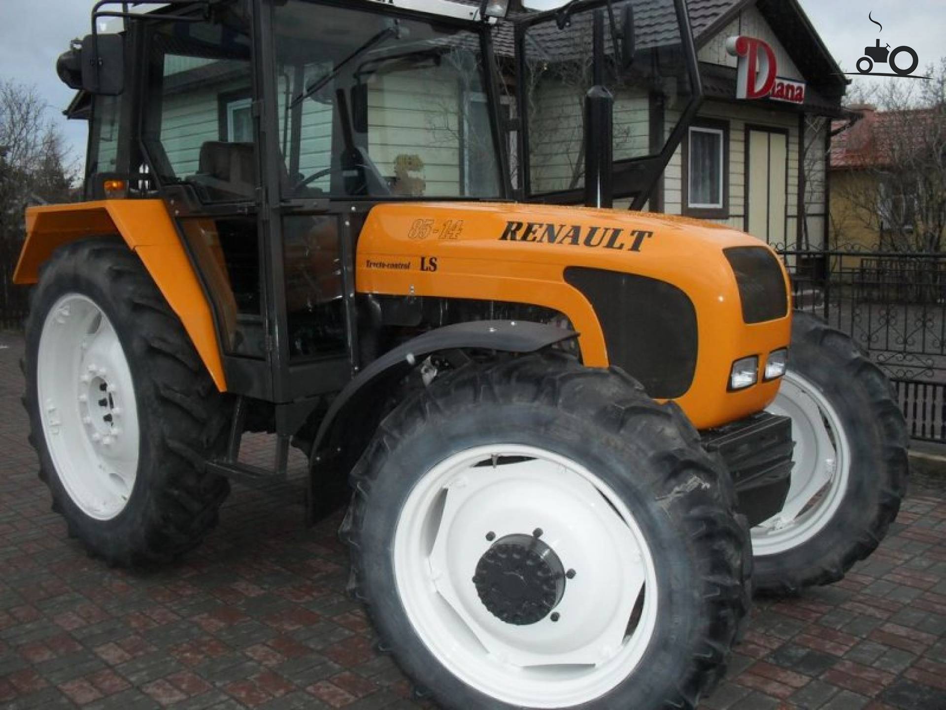Tractor Renault 85 14 Pictures to pin on Pinterest