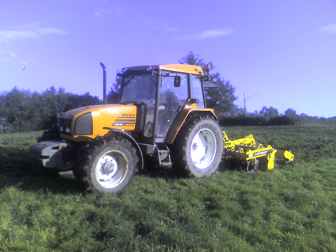 345 X http://www.agriavis.com/produit-5130-tracteurs+agricoles-renault ...