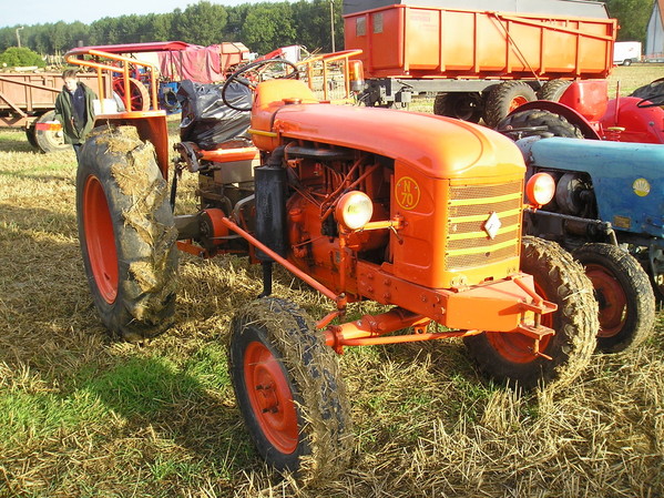 022-renault-n70 | Monthiers en tracteur