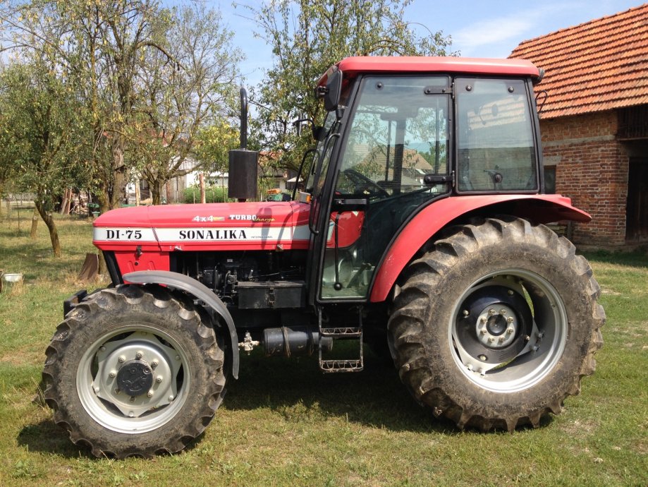 Traktor SONALIKA 75