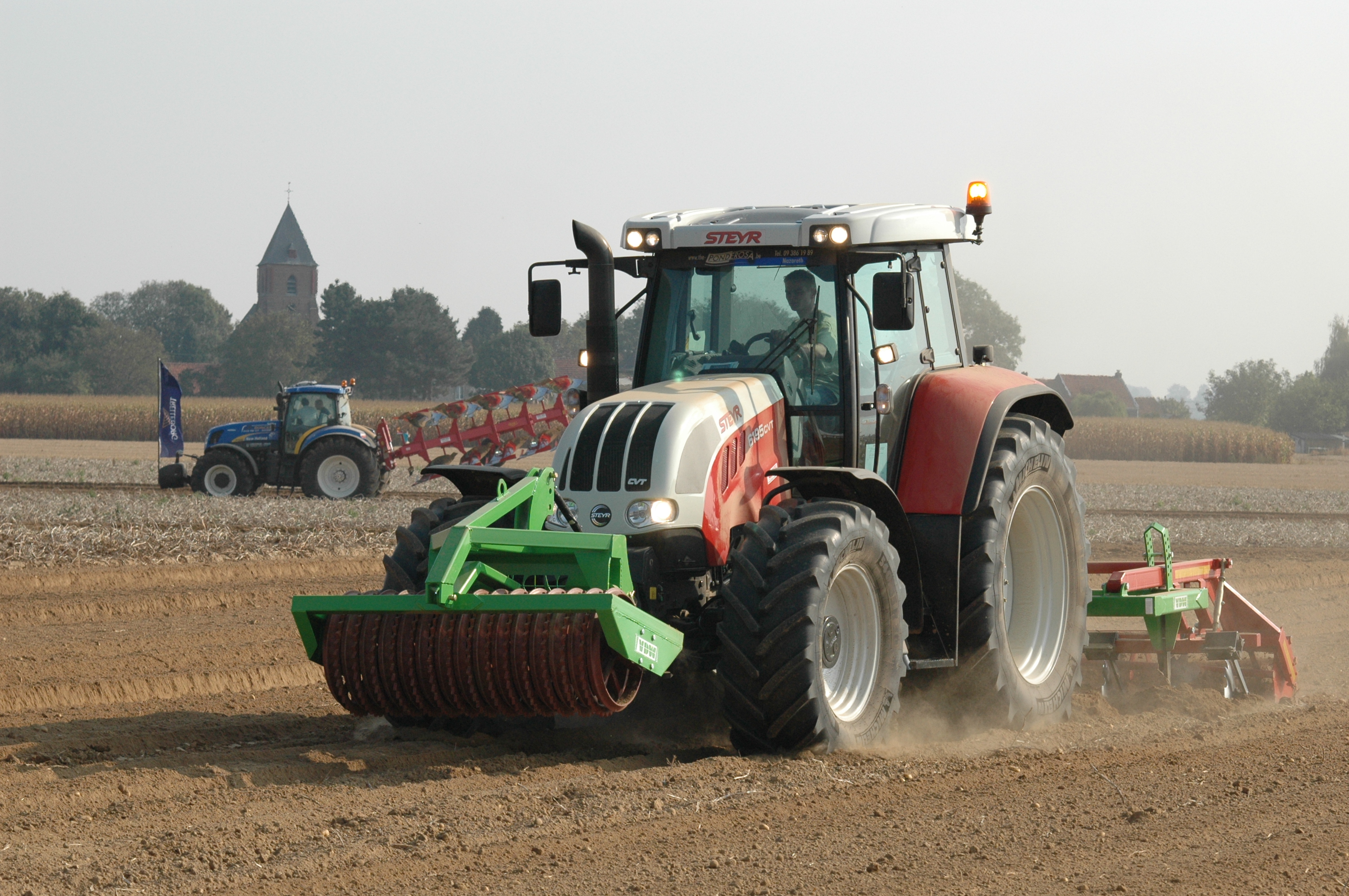 File:Steyr 6195 CVT tractor, Werktuigendagen 2009.jpg - Wikimedia ...