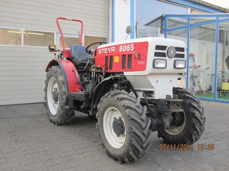 Steyr 8065 Vineyard tractor - technikboerse.com