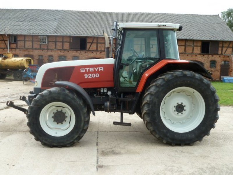 Steyr 9200 Tractor - technikboerse.com
