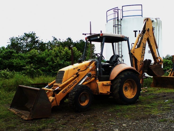 Construction, Excavation and Demolition Machines - - New Holland 555E