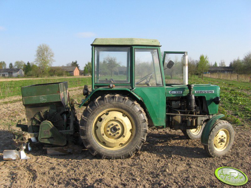 Obraz traktor Ursus C-330 & sadzarka #216476