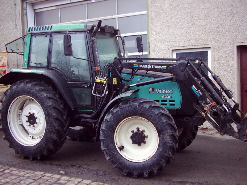 Valmet 6200 Tractor - technikboerse.com