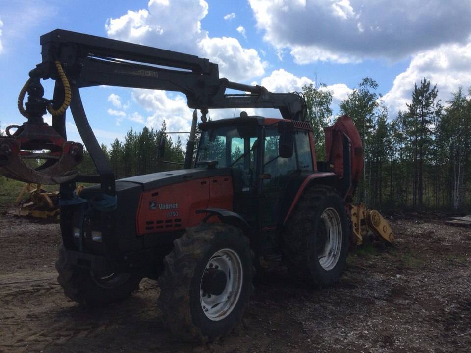 Used Valmet/valtra 8750 john Deere forest equipment and others for ...