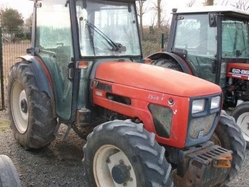 Valtra 3500 F Tracteur pour viticulture - technikboerse.com