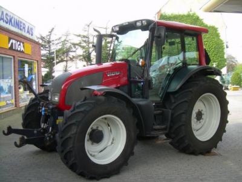 Valtra N82 Traktor - technikboerse.com