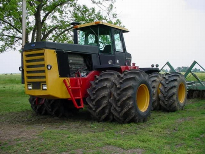 Either a Versatile 1150 or a 1156 | Versatile tractors & equipment ...