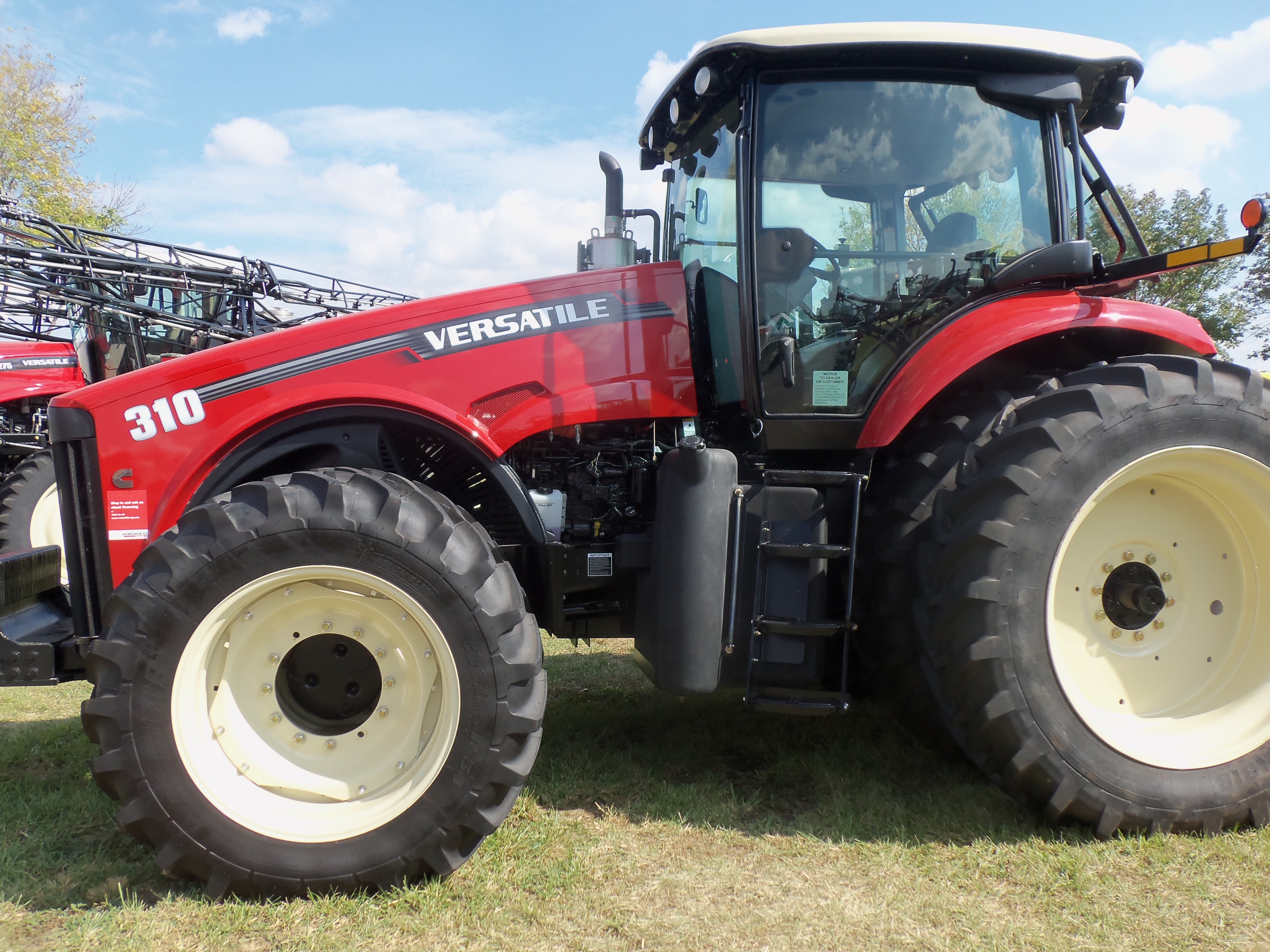 Versatile 310 row crop tractor | Versatile tractors & equipment | Pin ...