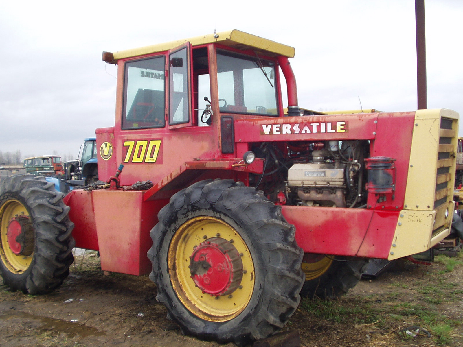 700 Versatile Tractors