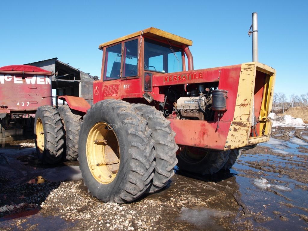 Versatile 700 4x4 Articulating Tractor
