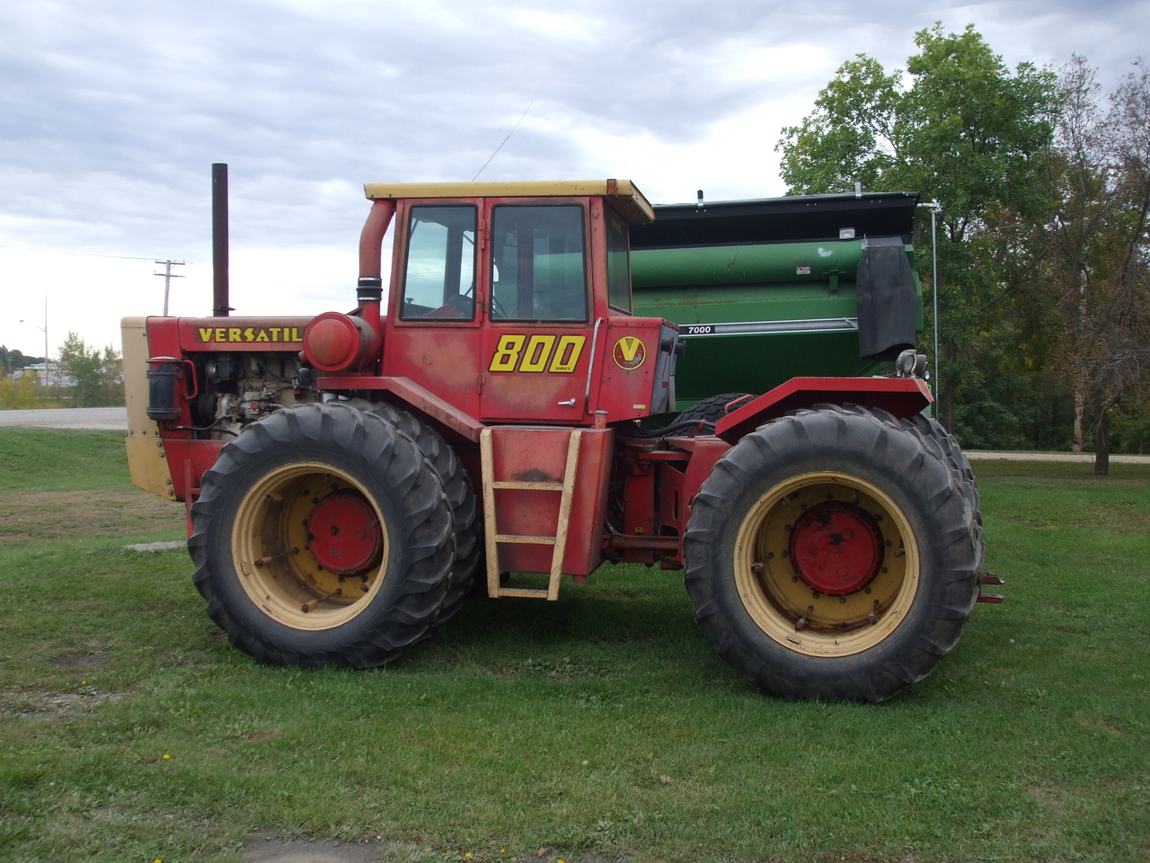 Versatile 800 Series2 Tractor SOLD!!