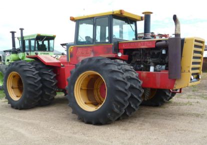 VERSATILE 855, Traktor - BIG EQUIPMENT CO | TraktorTradex DE