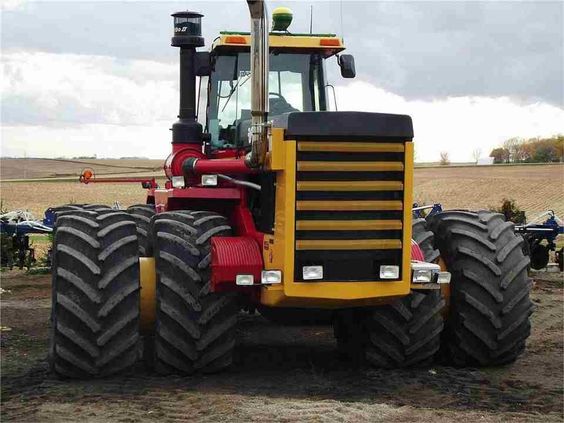 Versatile 1150. This one is estimated at 600 HP. | Versatile tractors ...
