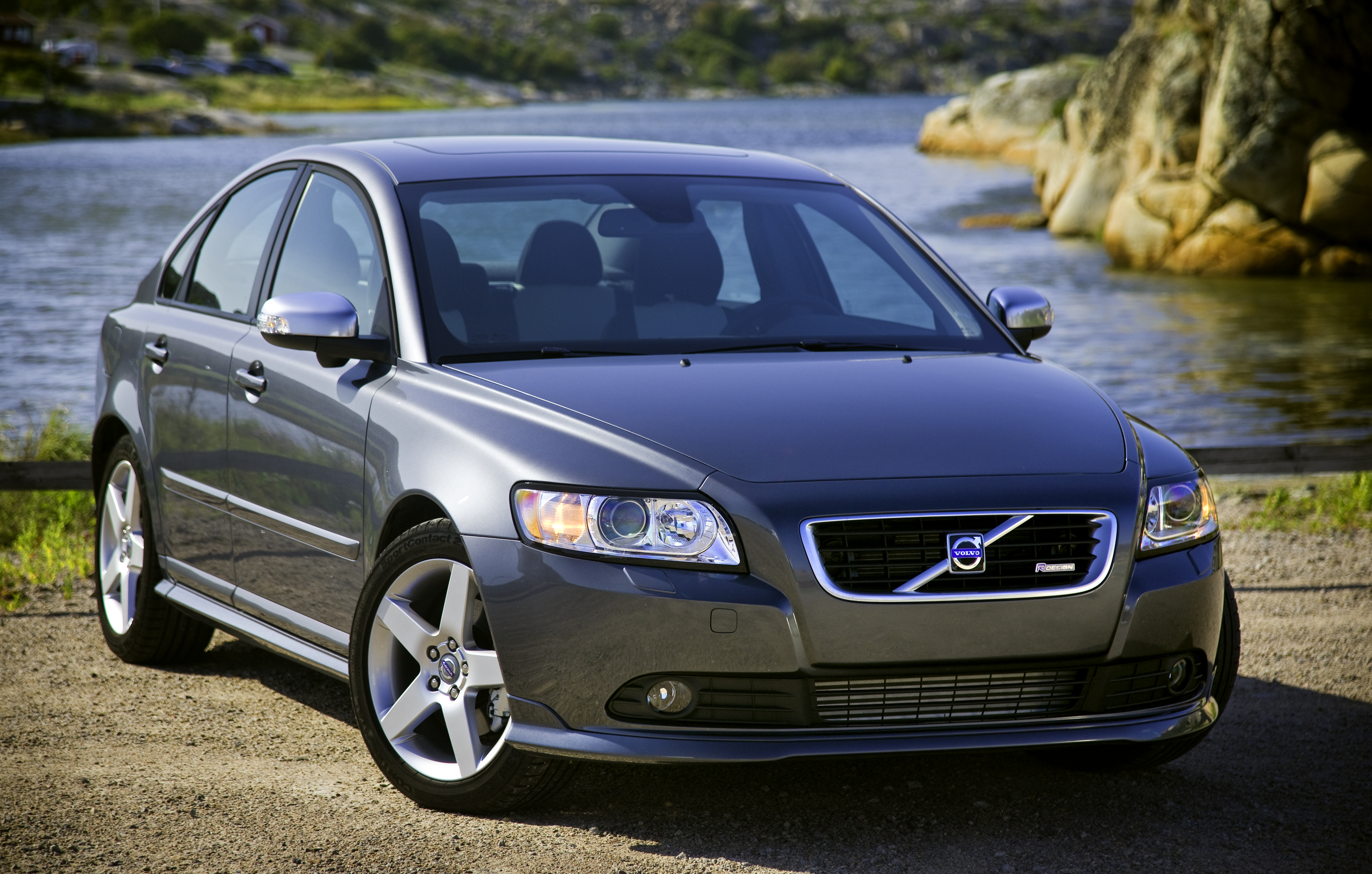 Volvo S40 Sedan Joins V50 Wagon in U.S.-Cancellation-Ville | Car and ...